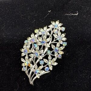 Elegant Silver Floral Brooch with Iridescent Accents